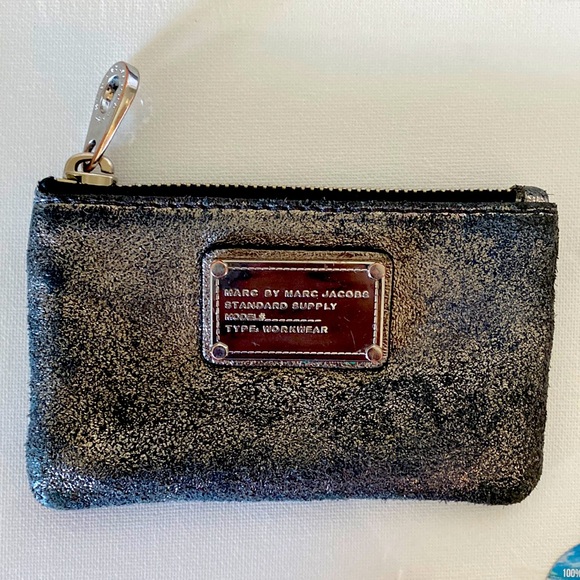 Pre-loved Marc by Marc Jacobs Metalic Siver Leather Purse - Picture 1 of 15
